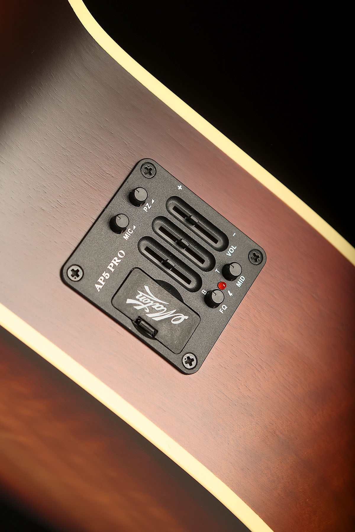 Maton EBG808C-TE-TSB Tommy Emmanuel 'Tobacco Sunburst' Acoustic Electric Guitar