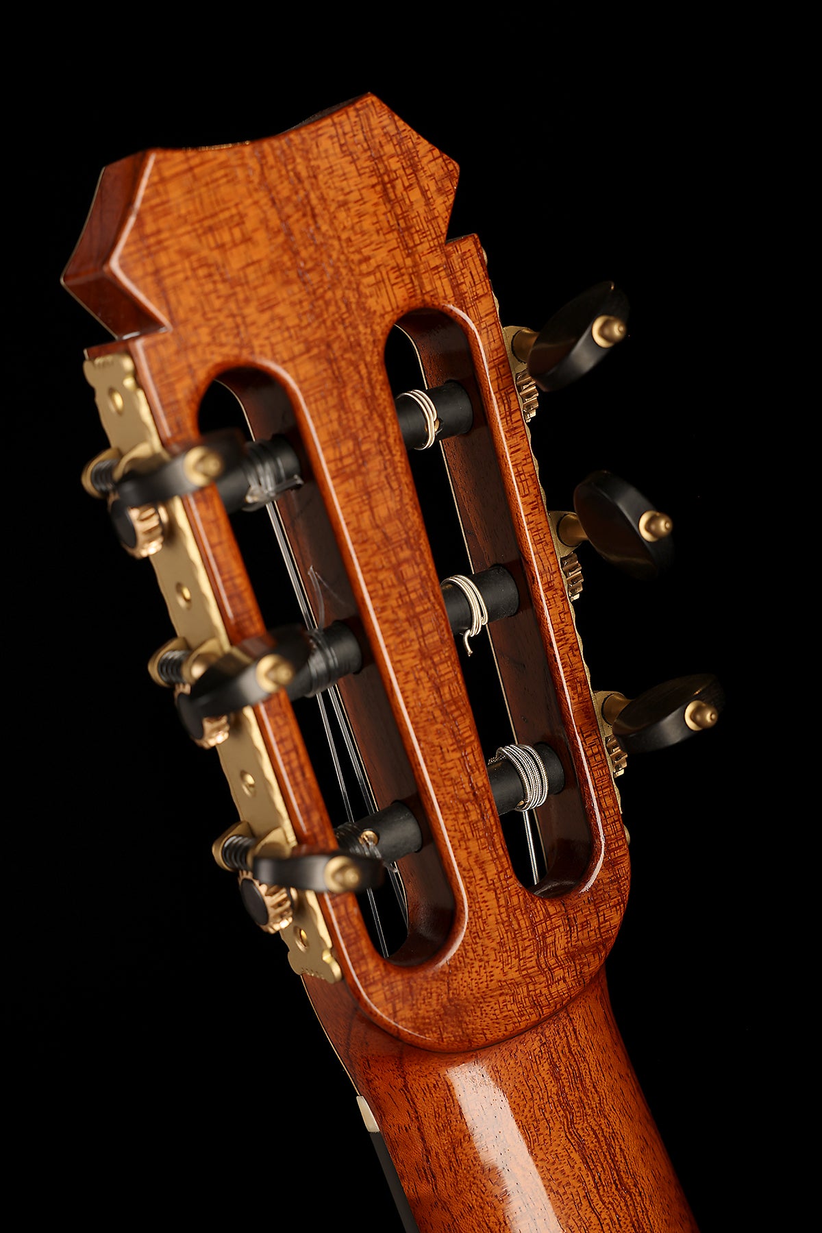 Allan Bull CLG722 Concert Model ‘Engelmann Spruce / Tasmanian Myrtle’ Preowned 2023