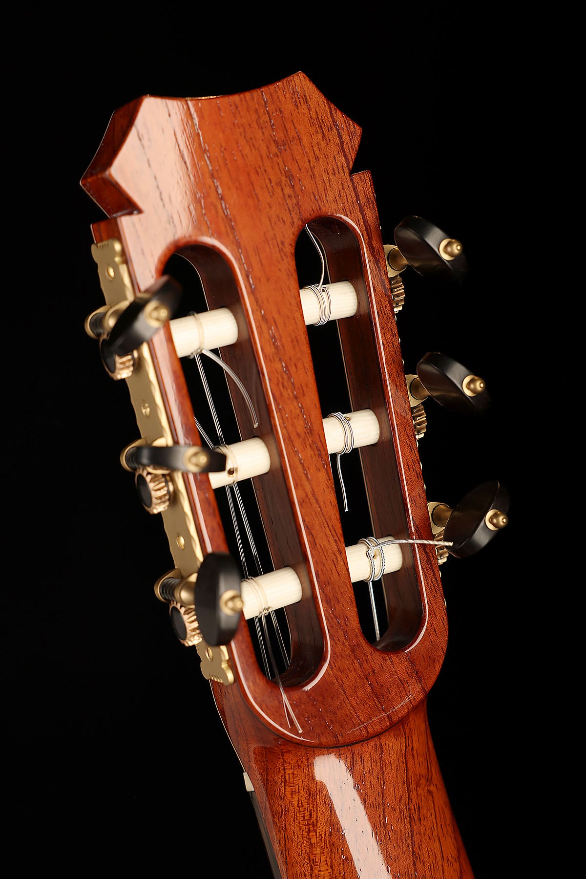 Allan Bull Concert Model 'Californian Redwood / East Indian Rosewood' Classical Guitar