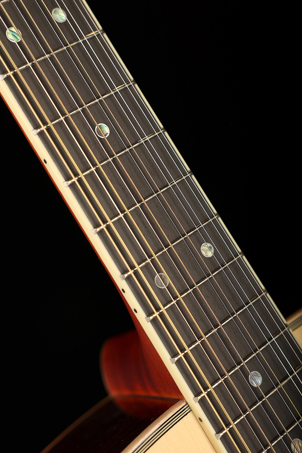 Yamaha LL16-12 ARE 'Natural' Jumbo 12-String Acoustic Electric Guitar