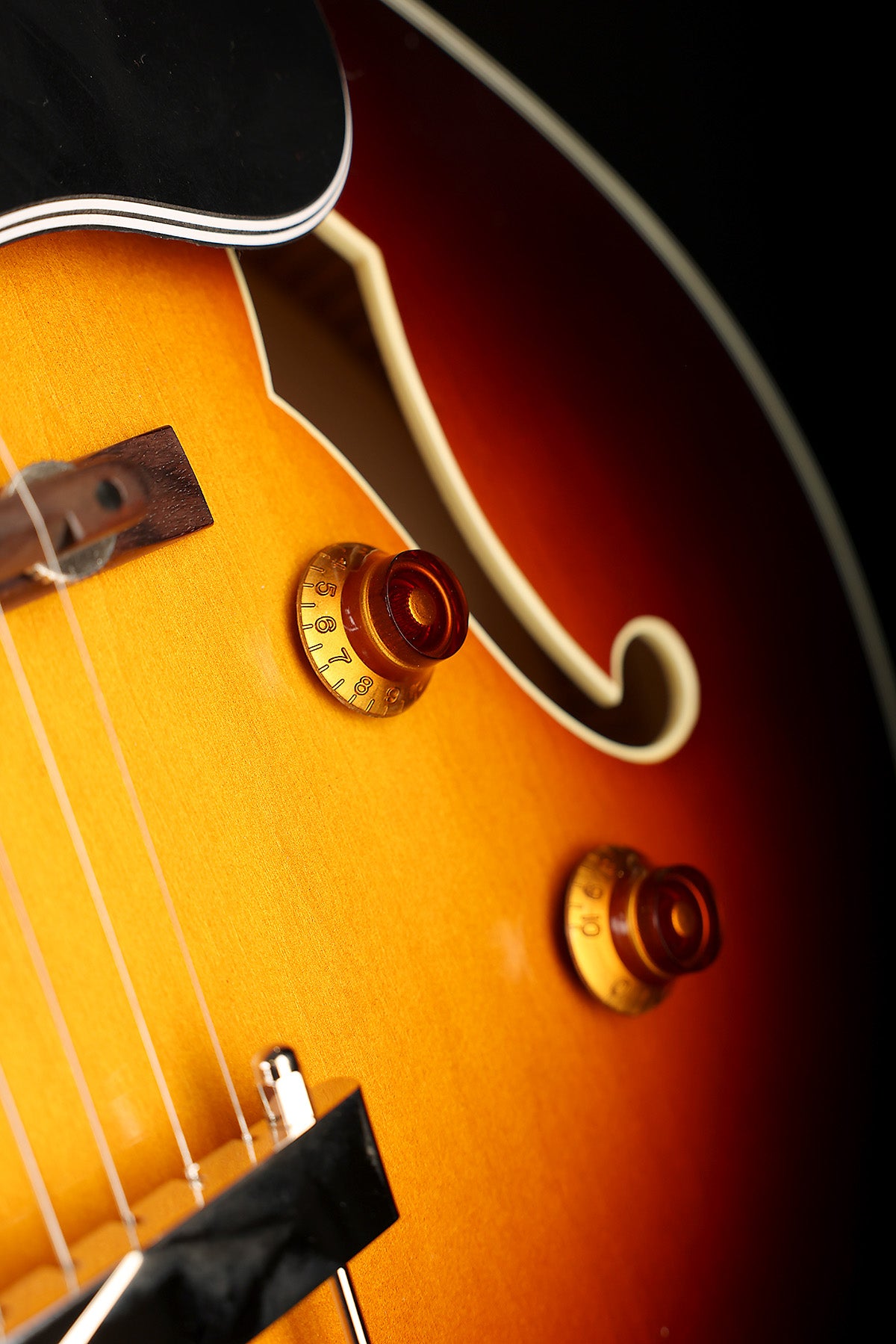 Eastman AR405 'Sunburst' Archtop Electric Guitar