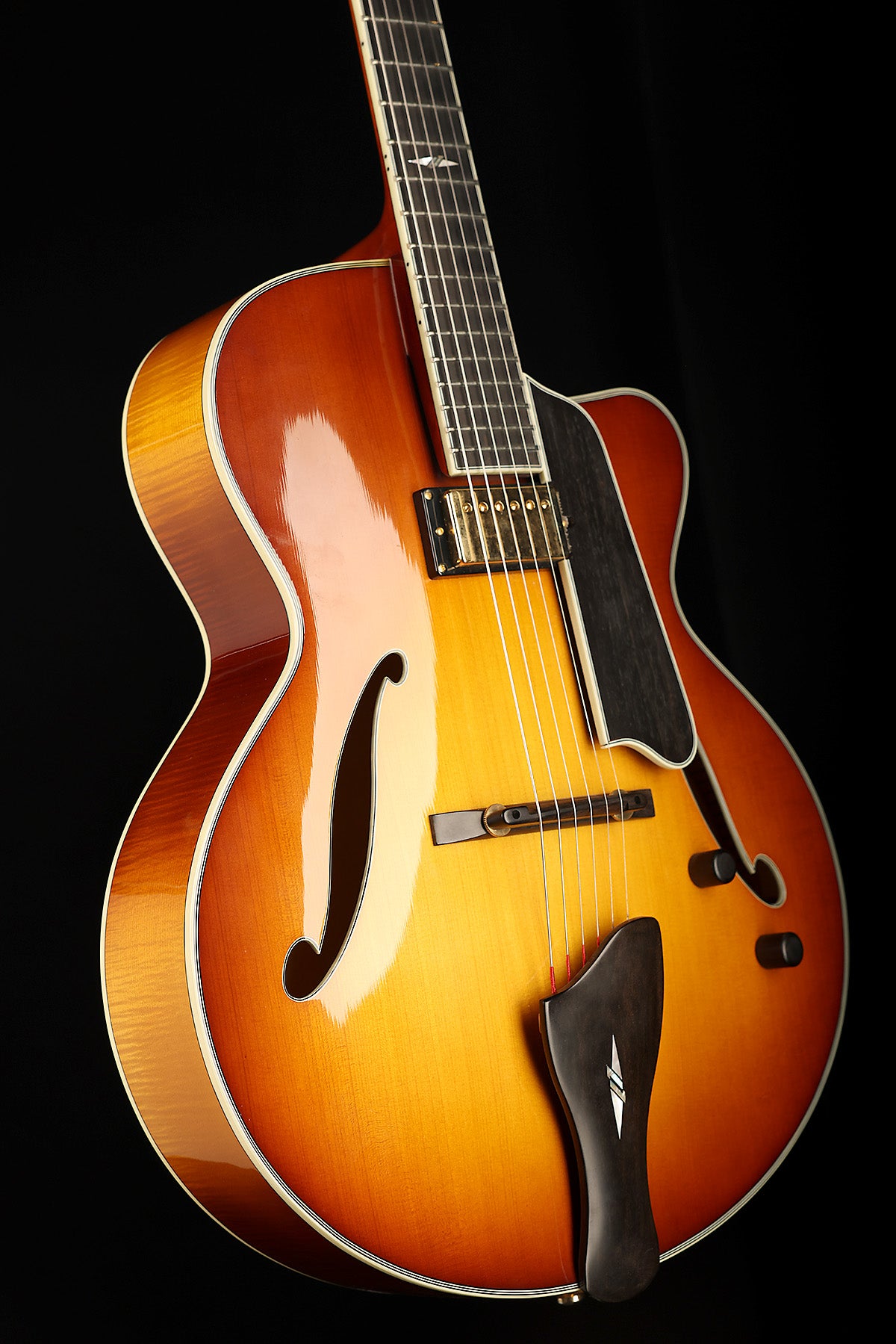 Eastman AR805CE 'Honeyburst' Preowned 2024