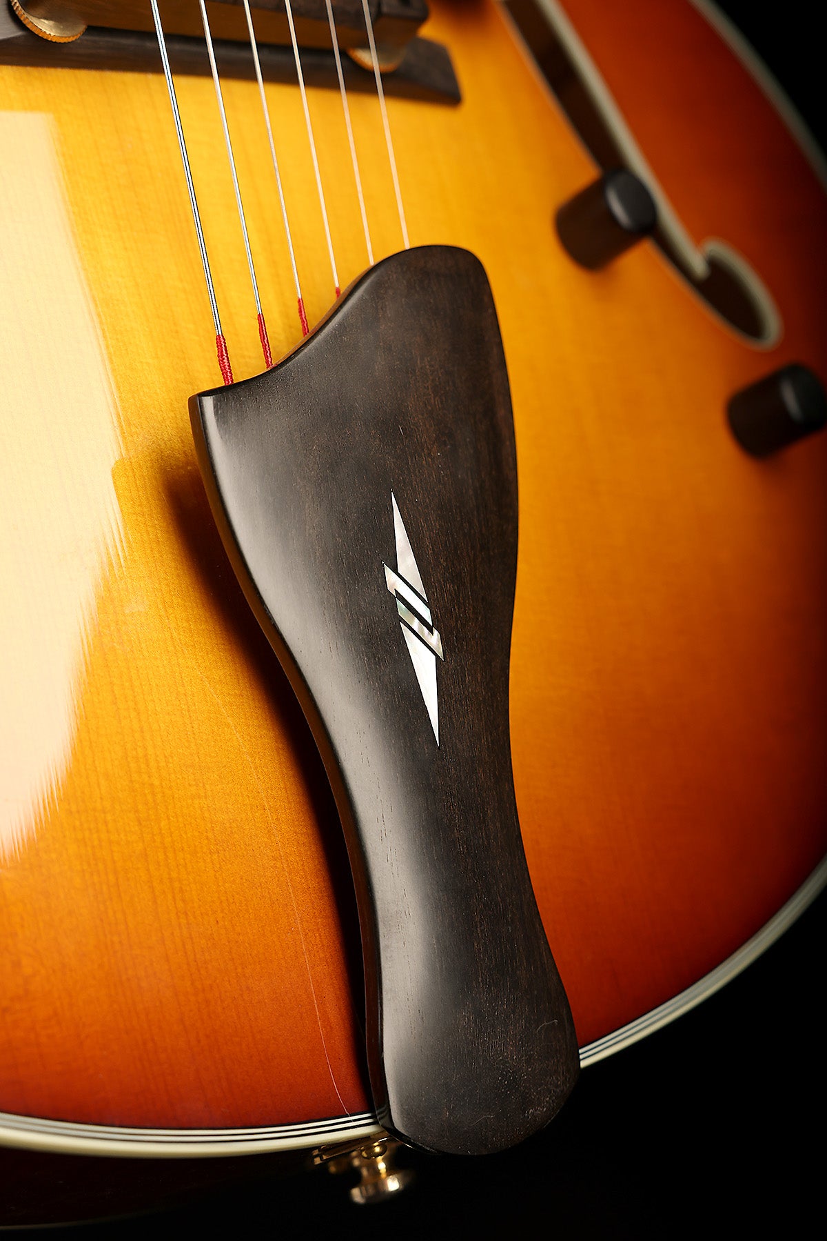 Eastman AR805CE 'Honeyburst' Preowned 2024