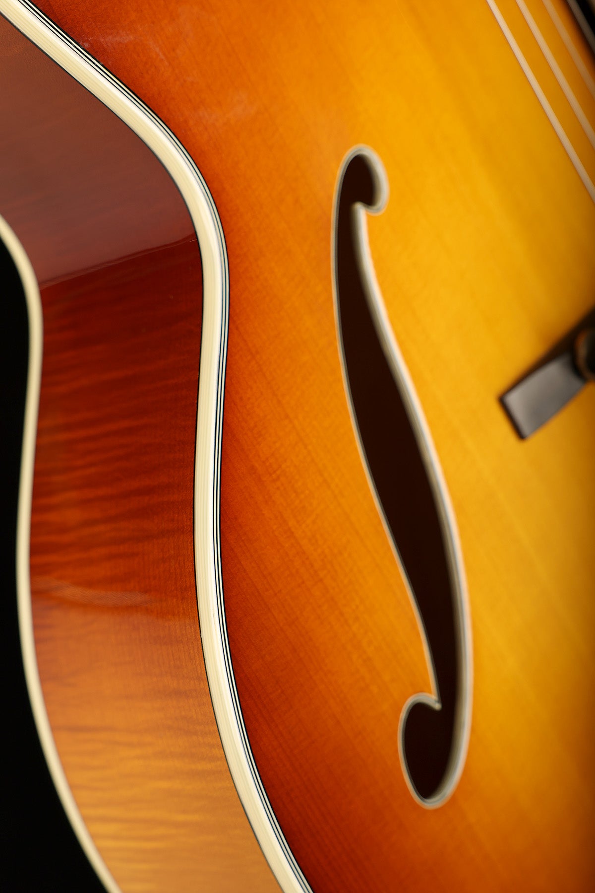 Eastman AR805CE 'Honeyburst' Preowned 2024