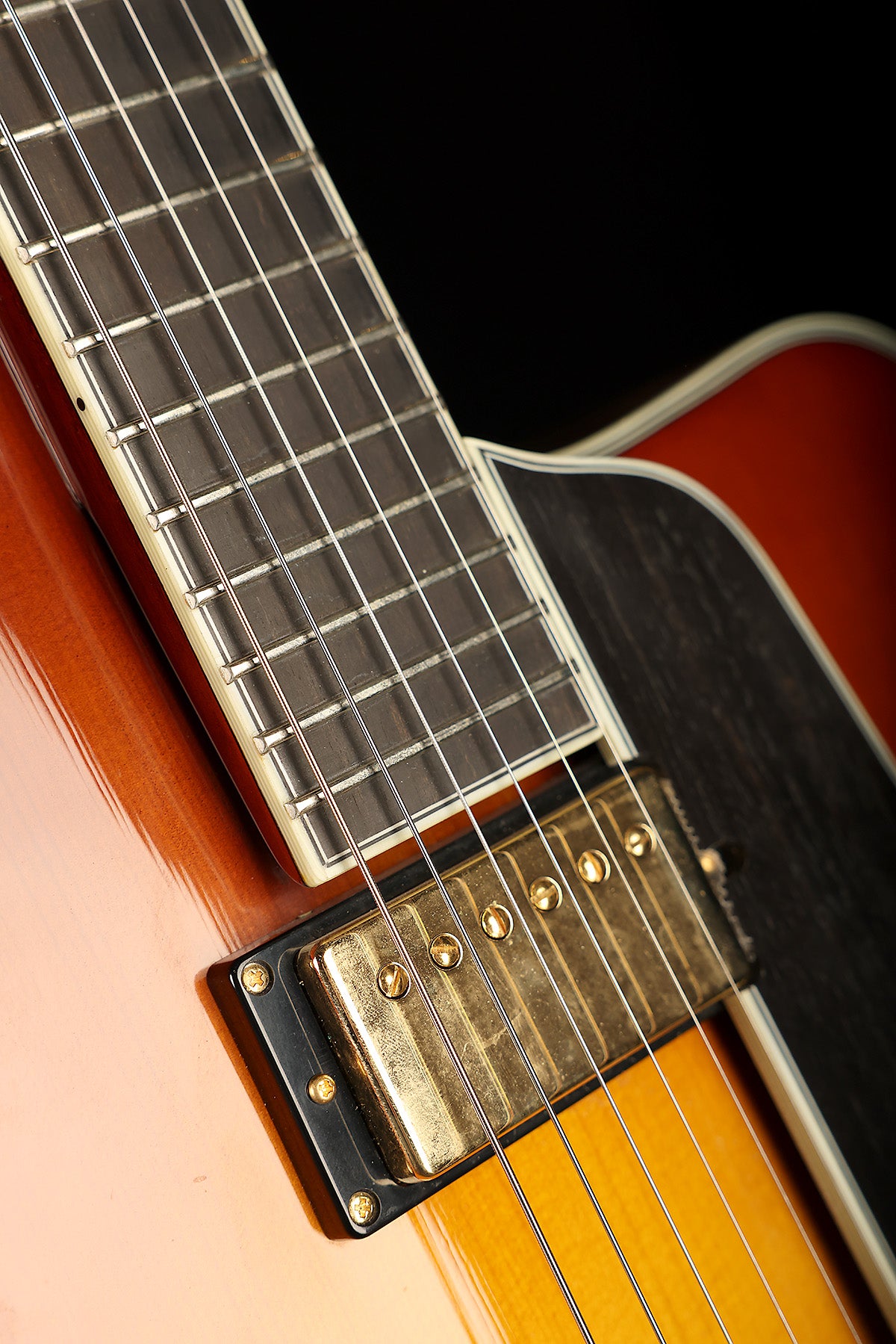 Eastman AR805CE 'Honeyburst' Preowned 2024