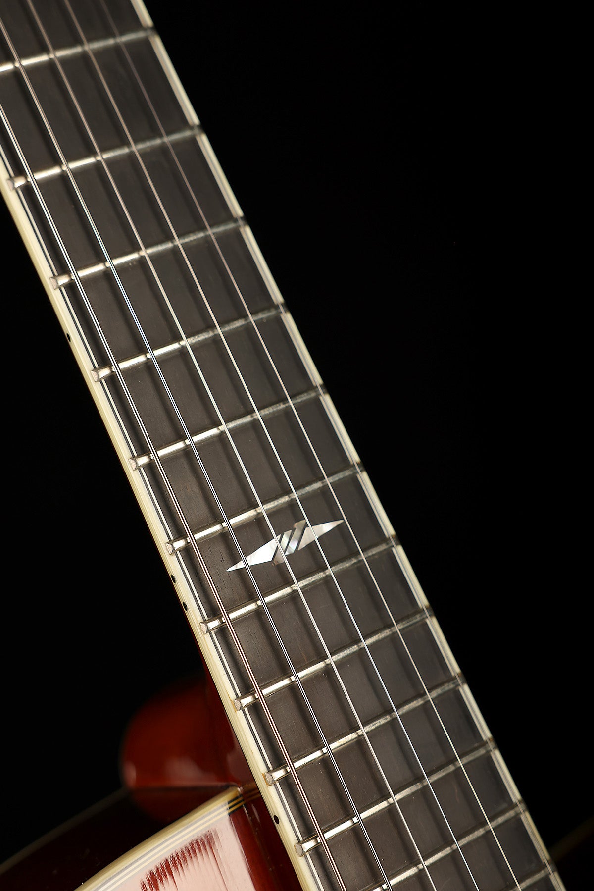 Eastman AR805CE 'Honeyburst' Preowned 2024
