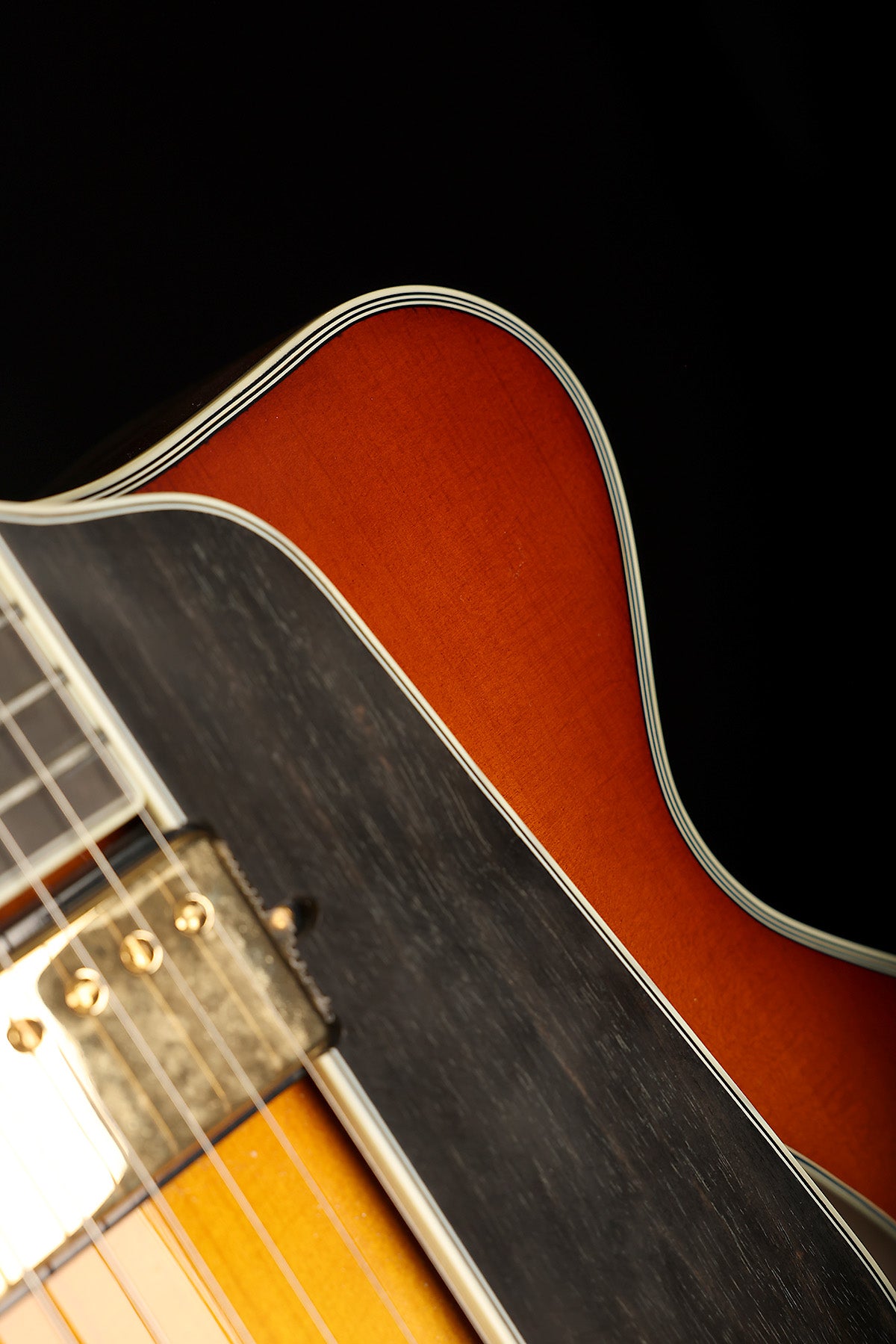 Eastman AR805CE 'Honeyburst' Preowned 2024
