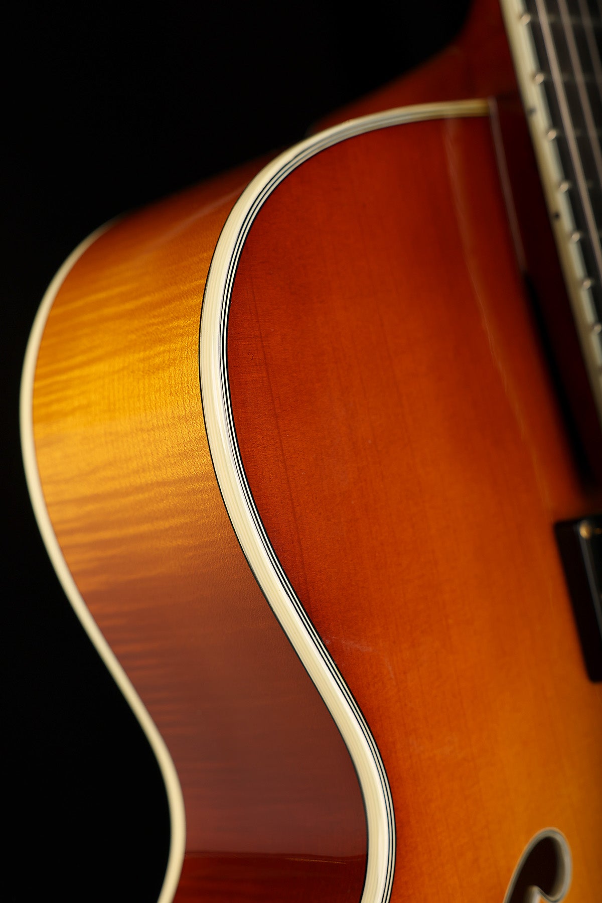 Eastman AR805CE 'Honeyburst' Preowned 2024