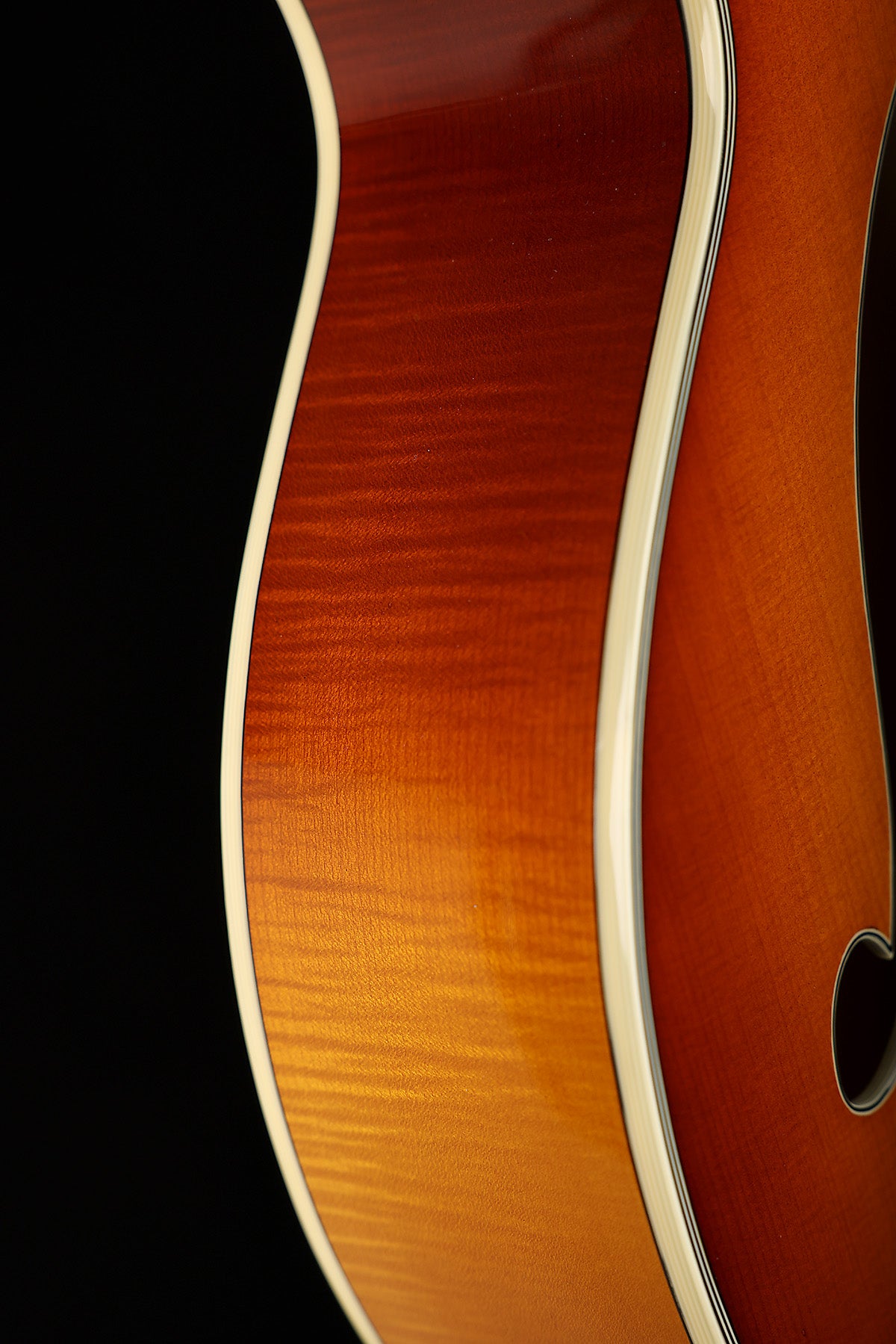 Eastman AR805CE 'Honeyburst' Preowned 2024