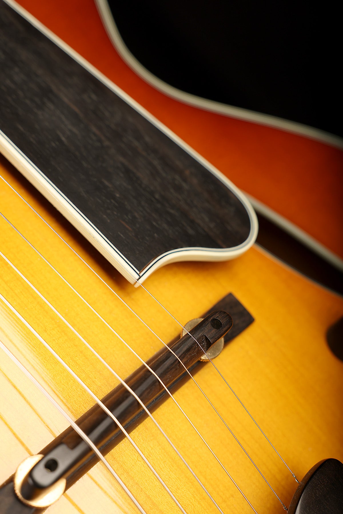 Eastman AR805CE 'Honeyburst' Preowned 2024