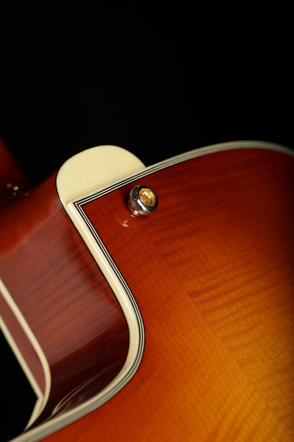 Eastman AR805CE 'Honeyburst' Preowned 2024