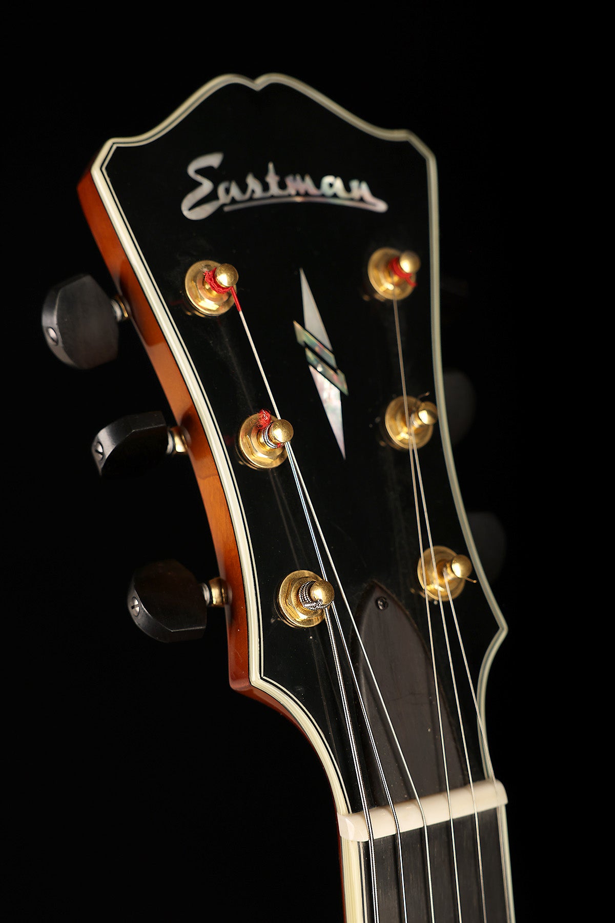 Eastman AR805CE 'Honeyburst' Preowned 2024