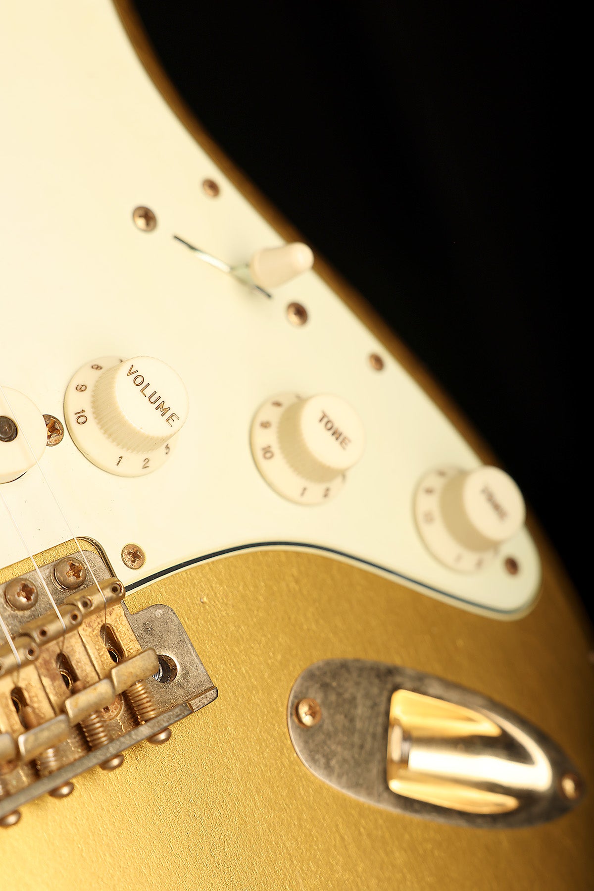 Fender Custom Shop Limited 1962 Stratocaster Journeyman Relic 'Aztec Gold' Preowned 2021