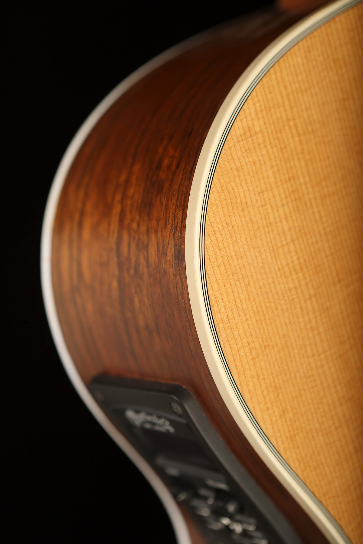 Martin OMC-160GTE Preowned 2013 - Acoustic Centre Music Store, Melbourne Australia