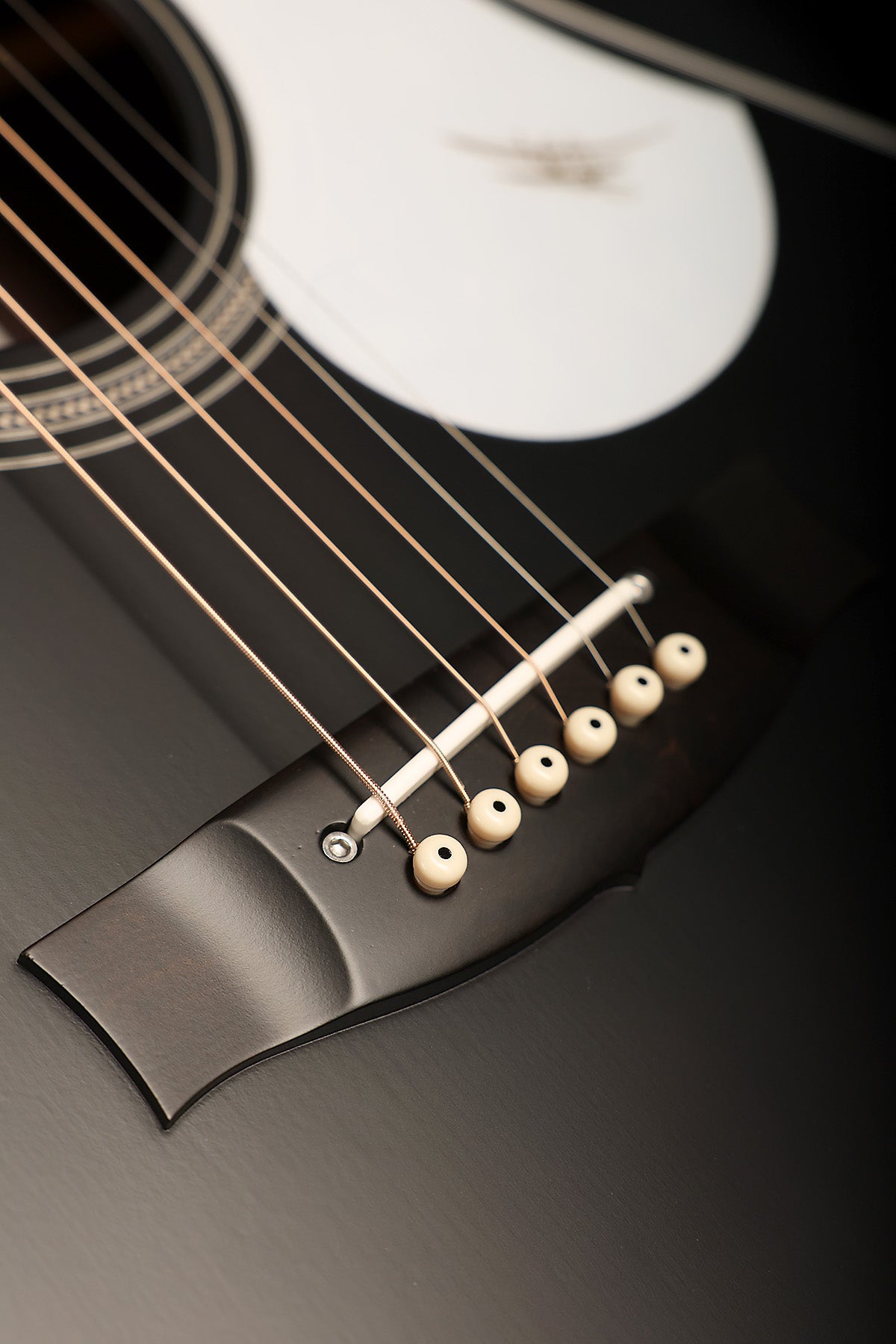 Maton ER90C Traditional ‘Tuxedo’ OM Cutaway Acoustic Electric Guitar