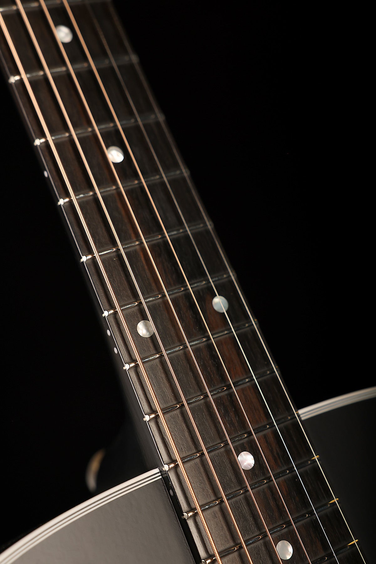 Maton ER90C Traditional ‘Tuxedo’ OM Cutaway Acoustic Electric Guitar