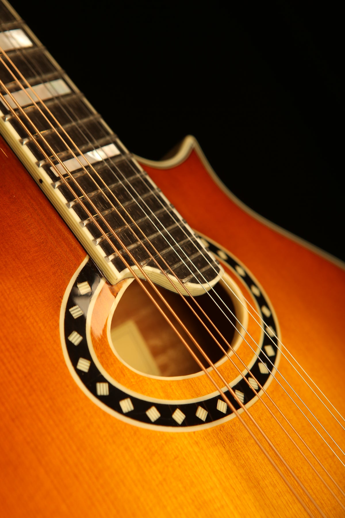 Eastman MD614-GB &#39;Gold Burst&#39; Oval-Hole Mandolin - Acoustic Centre Music Store, Melbourne Australia
