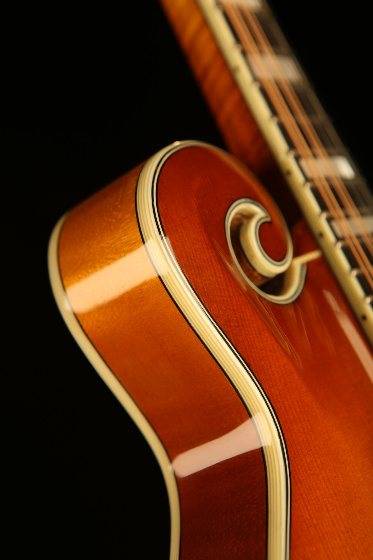 Eastman MD614-GB &#39;Gold Burst&#39; Oval-Hole Mandolin - Acoustic Centre Music Store, Melbourne Australia