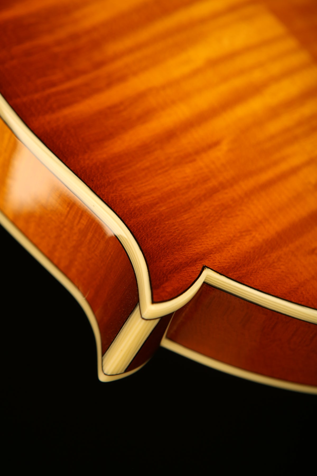 Eastman MD614-GB &#39;Gold Burst&#39; Oval-Hole Mandolin - Acoustic Centre Music Store, Melbourne Australia