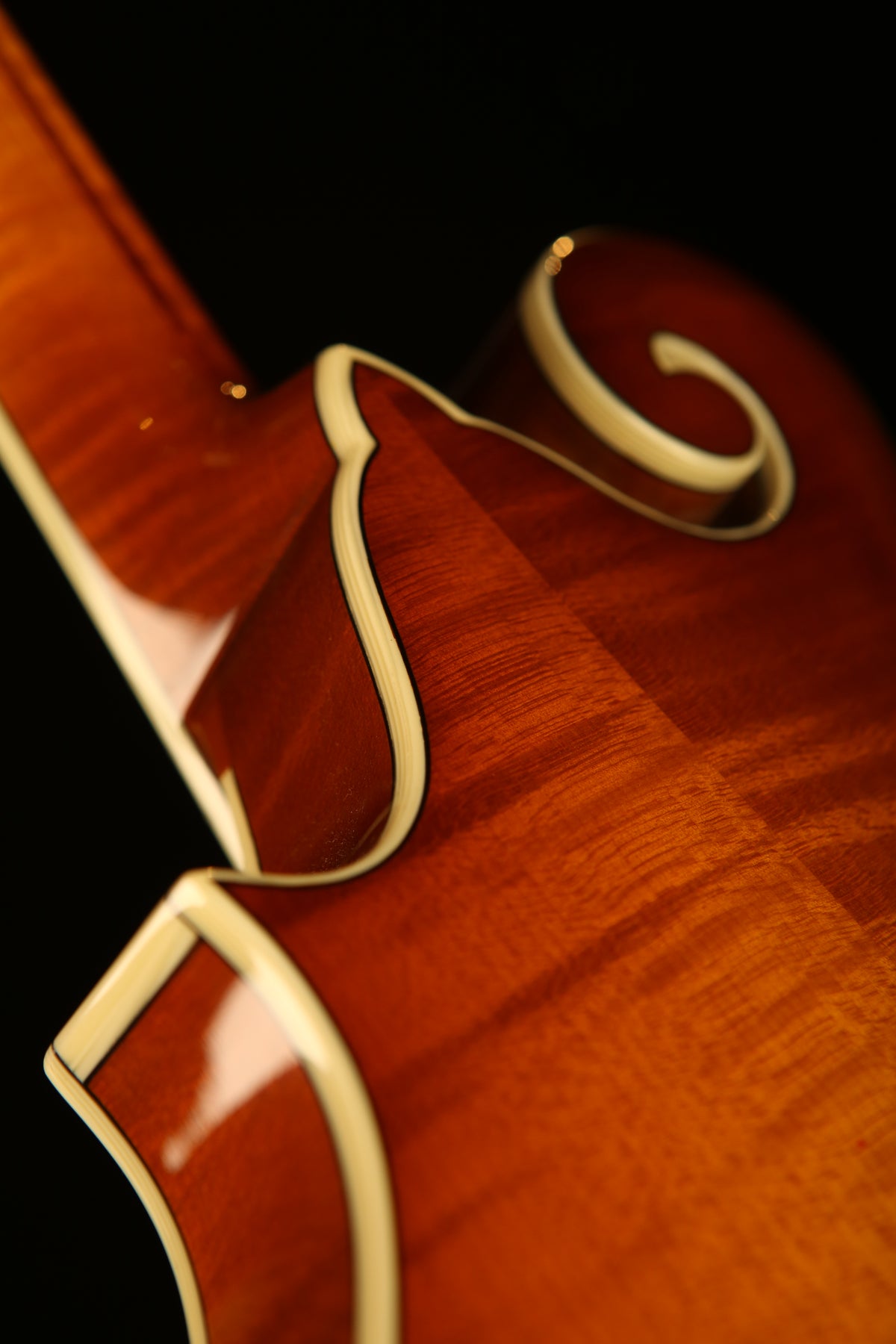 Eastman MD614-GB &#39;Gold Burst&#39; Oval-Hole Mandolin - Acoustic Centre Music Store, Melbourne Australia